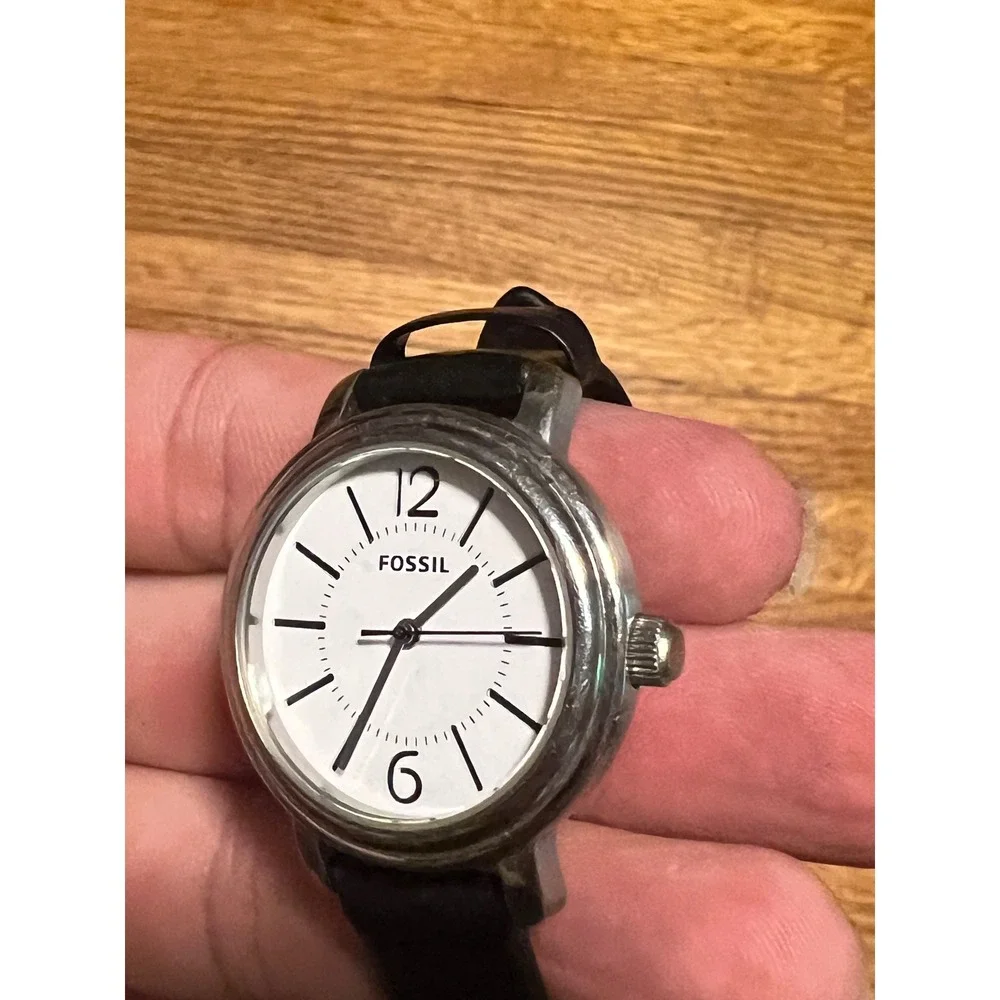 Fossil ES-2717 Silver Tone White Dial Black Leather‎ Strap Watch 5ATM